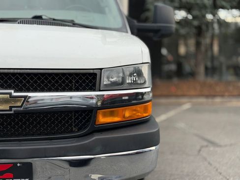 Used 2021 Chevrolet Express 3500 w/ Power Convenience Package RWD image 5
