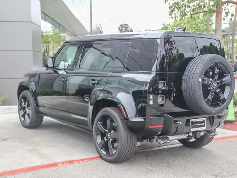 New 2025 Land Rover Defender 110 V8 image 4
