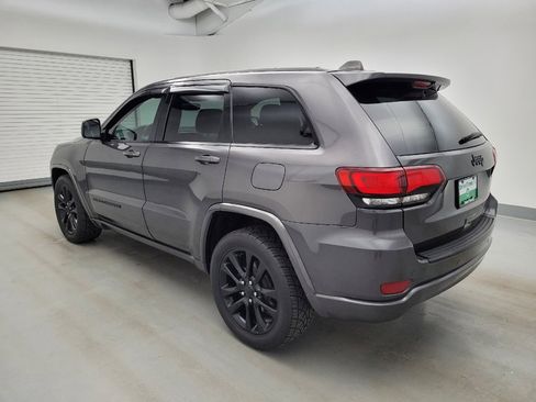 Used 2018 Jeep Grand Cherokee Altitude RWD image 3