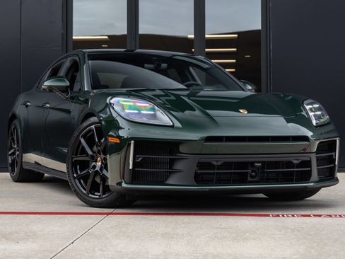 Used 2025 Porsche Panamera image 6