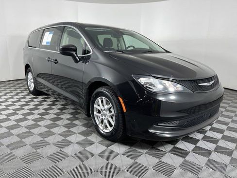 Used 2023 Chrysler Voyager LX FWD image 2