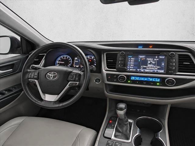 Used 2018 Toyota Highlander XLE AWD/4WD image 20