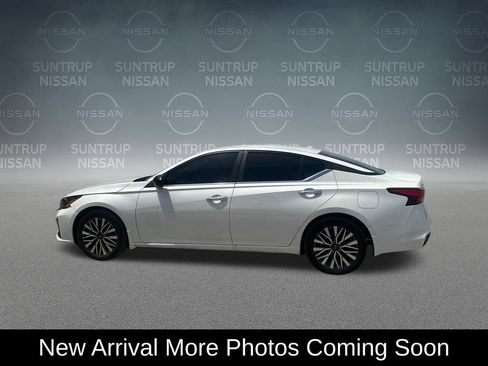 Used 2025 Nissan Altima 2.5 SV FWD image 3