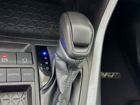 Certified 2022 Toyota RAV4 LE image 17