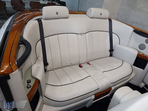 Used 2014 Rolls-Royce Phantom Drophead Coupe image 22