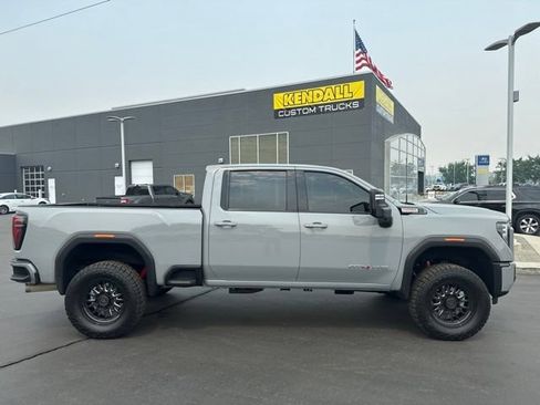Used 2024 GMC Sierra 2500 AT4 AWD/4WD image 1