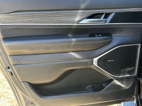 Used 2024 Jeep Wagoneer L Series II image 22