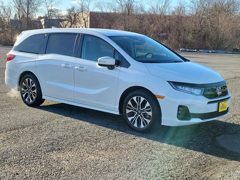 Used 2025 Honda Odyssey Elite image 3