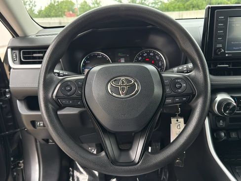 Used 2021 Toyota RAV4 LE AWD/4WD image 19