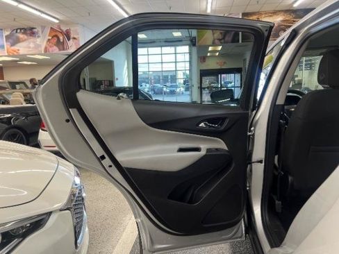 Used 2018 Chevrolet Equinox LT FWD image 28