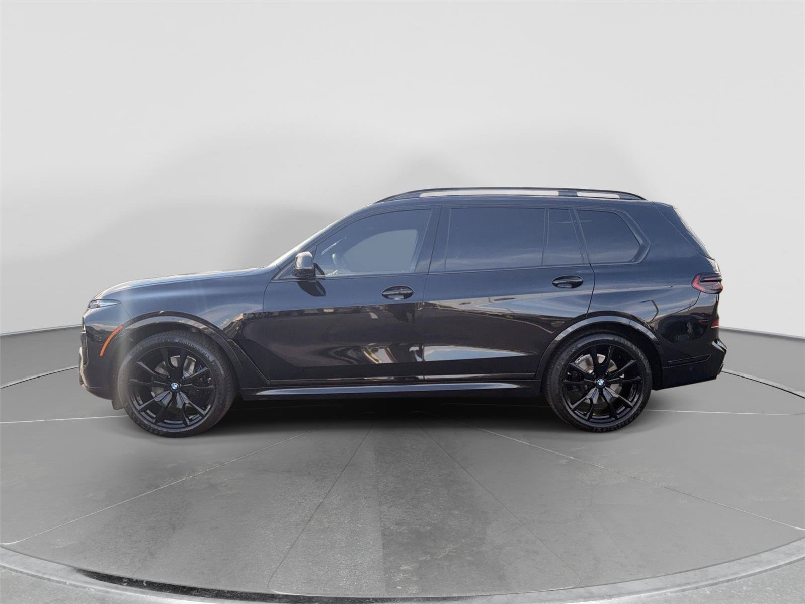 Used 2025 BMW X7 xDrive40i w/ M Sport Package AWD/4WD image 2
