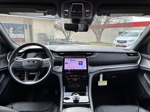 New 2025 Jeep Grand Cherokee Limited w/ Luxury Tech Group II image 13