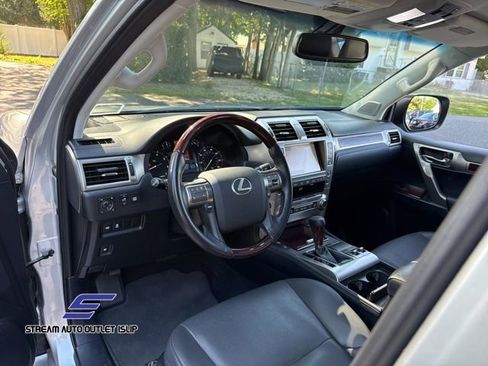 Used 2019 Lexus GX 460 image 30