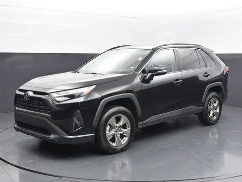 Used 2025 Toyota RAV4 XLE FWD image 1