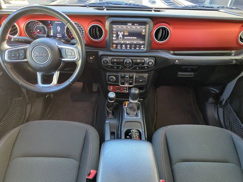 Used 2020 Jeep Gladiator Rubicon image 2