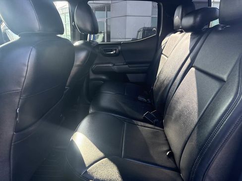 Used 2018 Toyota Tacoma TRD Off-Road image 16