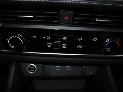 Used 2023 Nissan Rogue S image 19