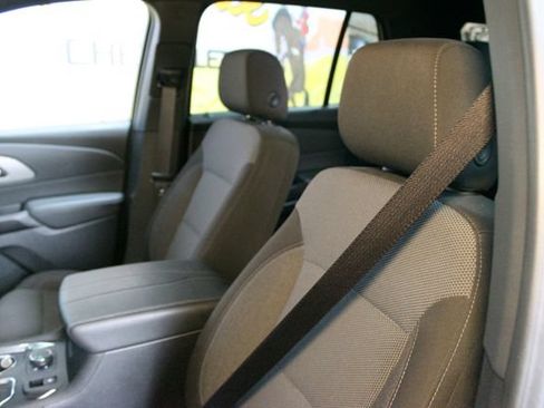 Used 2023 Chevrolet Traverse LT FWD image 20