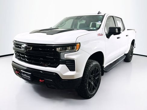 Used 2024 Chevrolet Silverado 1500 LT Trail Boss w/ LT Trail Boss Premium Package AWD/4WD image 3