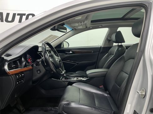 Used 2018 Kia Cadenza Technology image 14