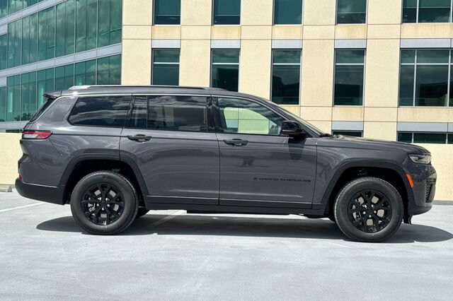 New 2026 Jeep Grand Cherokee L 4WD image 3
