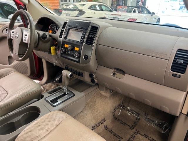 Used 2013 Nissan Frontier SL w/ Moonroof Pkg AWD/4WD image 9