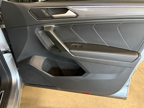 Used 2024 Volkswagen Tiguan SE R-Line image 40