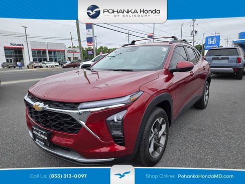 Used 2025 Chevrolet Trax LT w/ Driver Confidence Package FWD image 1