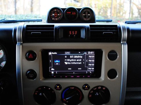 Used 2014 Toyota FJ Cruiser 4WD w/ Upgrade Package image 15