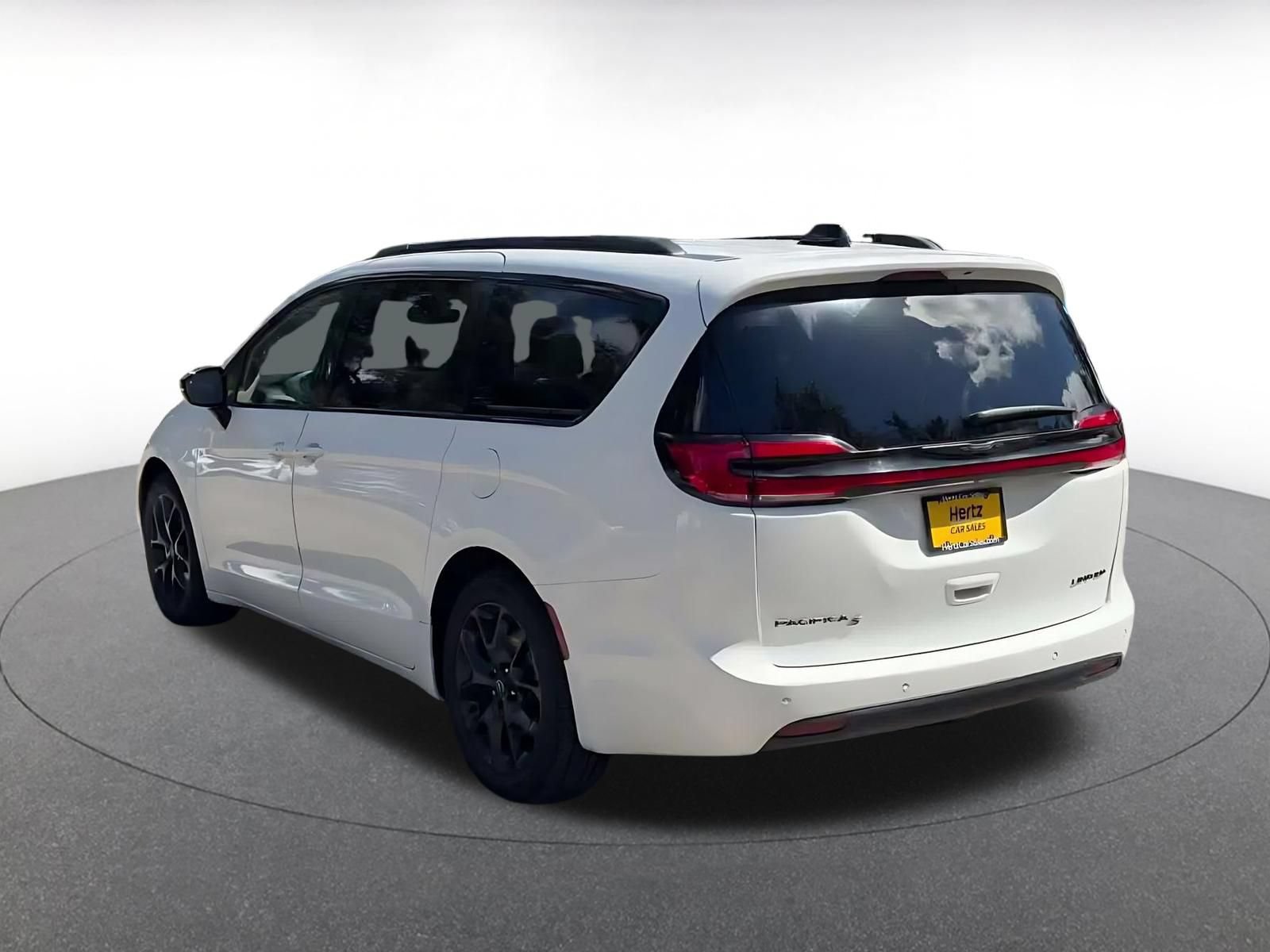 Used 2025 Chrysler Pacifica Limited FWD image 10