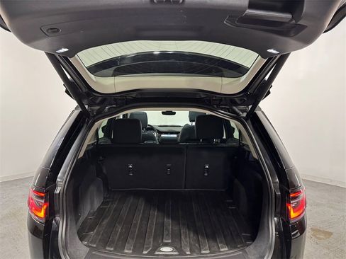 Used 2025 Land Rover Discovery Sport S image 16