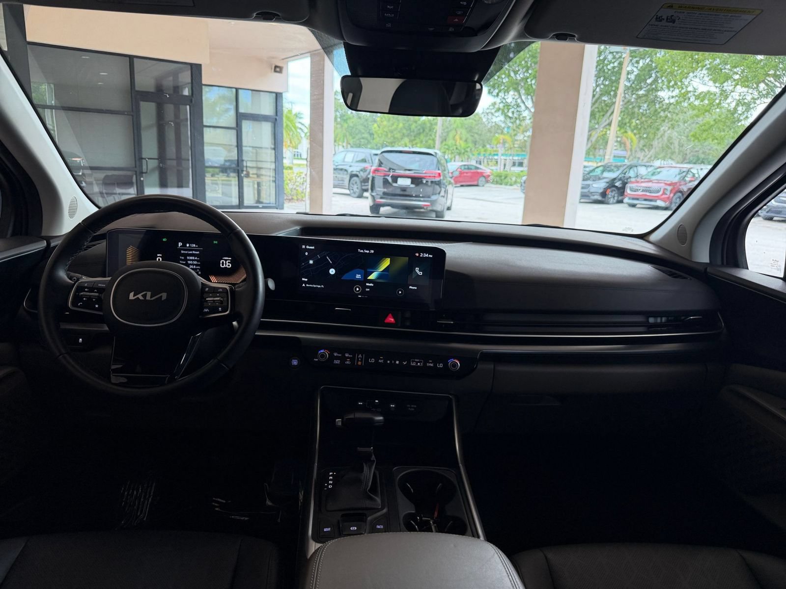 Used 2026 Kia Carnival FWD image 31