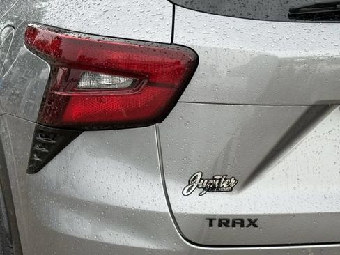 Certified 2025 Chevrolet Trax RS FWD image 6