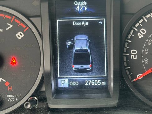 Used 2023 Toyota Tacoma SR AWD/4WD image 28