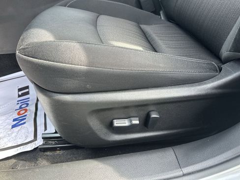 Used 2024 Nissan Altima 2.5 SV FWD image 12