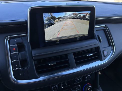Used 2024 Chevrolet Suburban LT RWD image 17