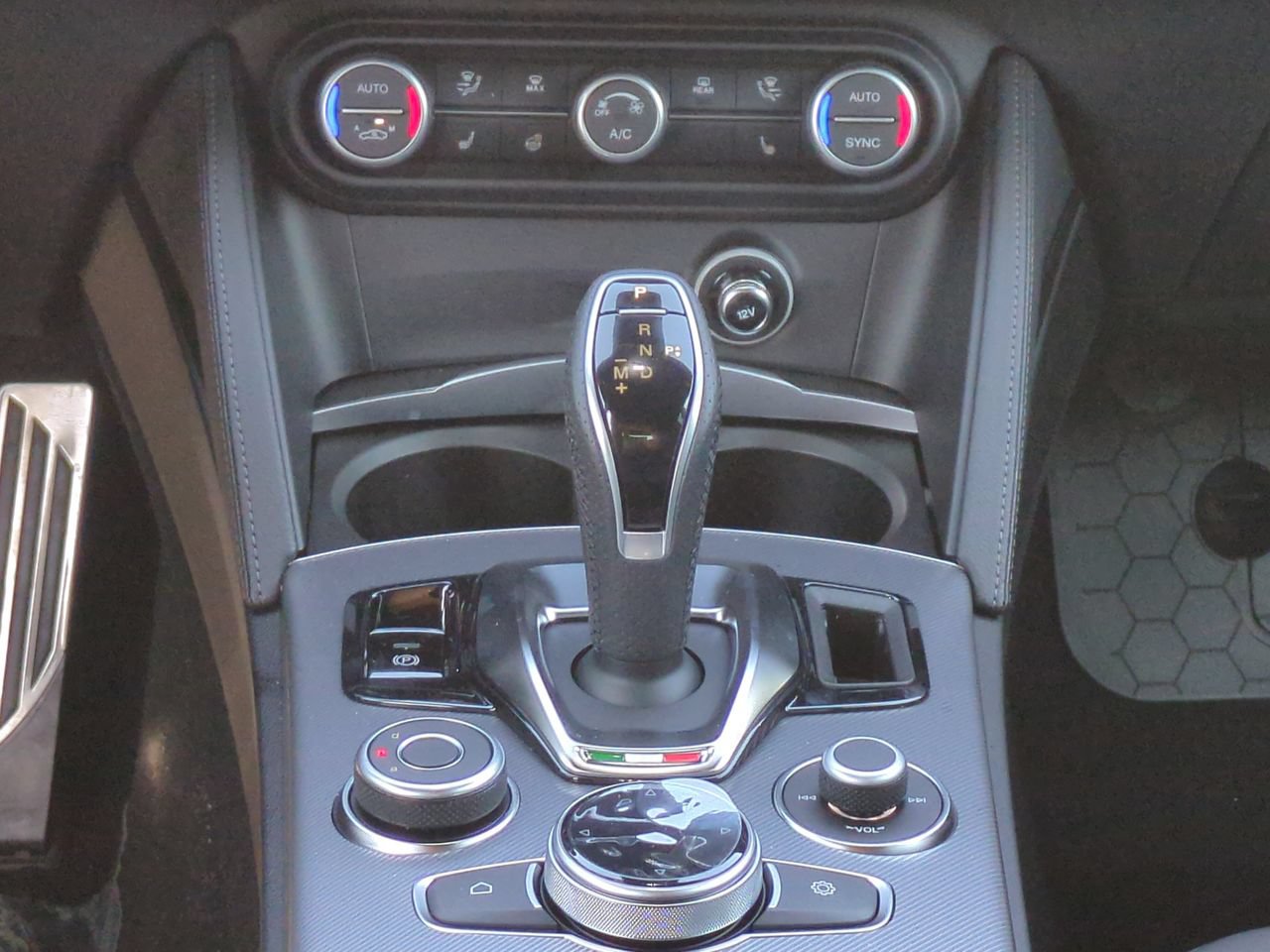 New 2025 Alfa Romeo Stelvio Sprint AWD/4WD image 18
