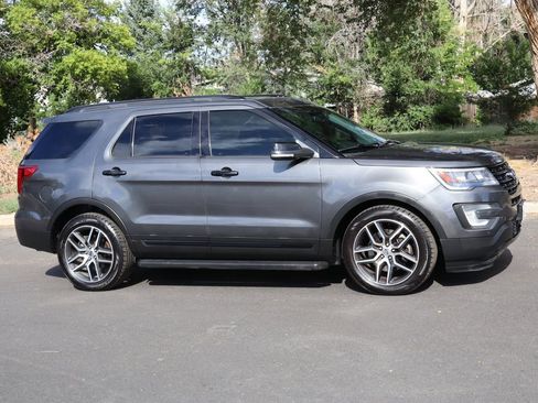 Used 2017 Ford Explorer Sport w/ Equipment Group 401A AWD/4WD image 2