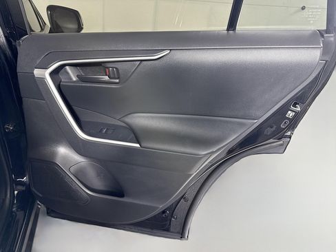 Used 2020 Toyota RAV4 LE image 27