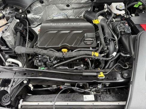 Certified 2025 Chevrolet Trax LT image 35