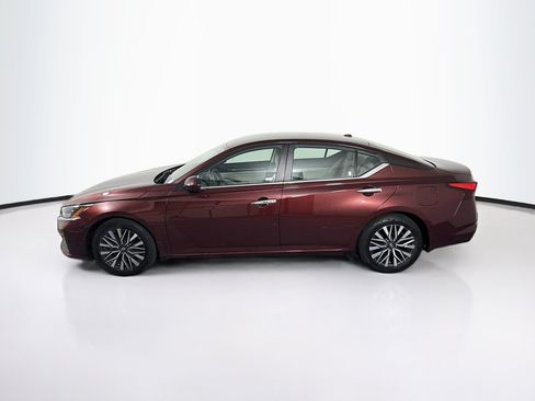 Used 2023 Nissan Altima 2.5 SV FWD image 4