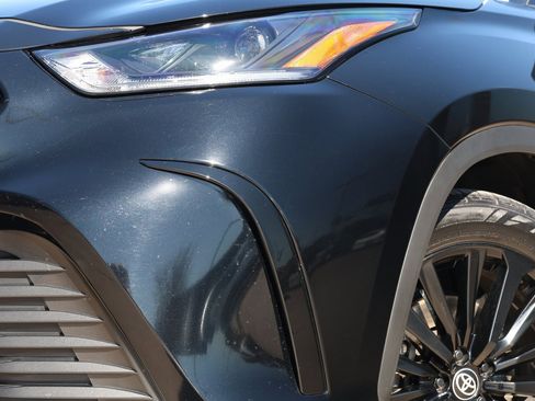 Used 2024 Toyota Highlander XSE image 11