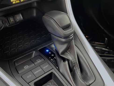 Used 2020 Toyota RAV4 LE FWD image 24