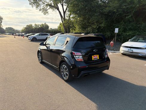 Used 2019 Chevrolet Sonic LT w/ Convenience Package FWD image 3