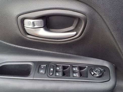 Used 2019 Jeep Renegade Altitude w/ Quick Order Package 2XM image 26