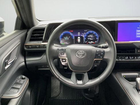 Used 2023 Toyota Crown AWD/4WD image 15