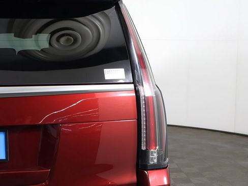 Used 2019 Cadillac Escalade Platinum AWD/4WD image 24