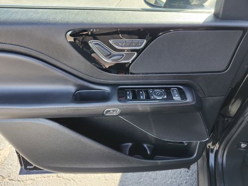 Used 2024 Lincoln Aviator Premiere w/ Premium Package image 25