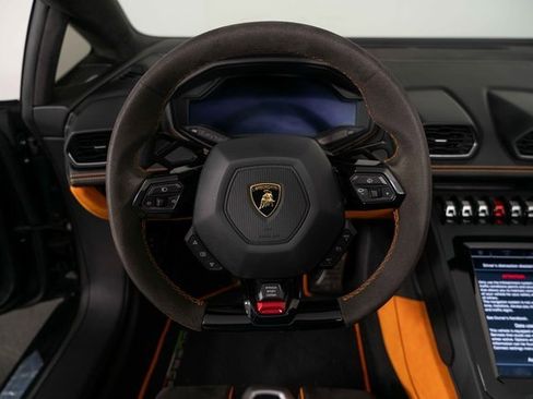 Used 2024 Lamborghini Huracan EVO image 17