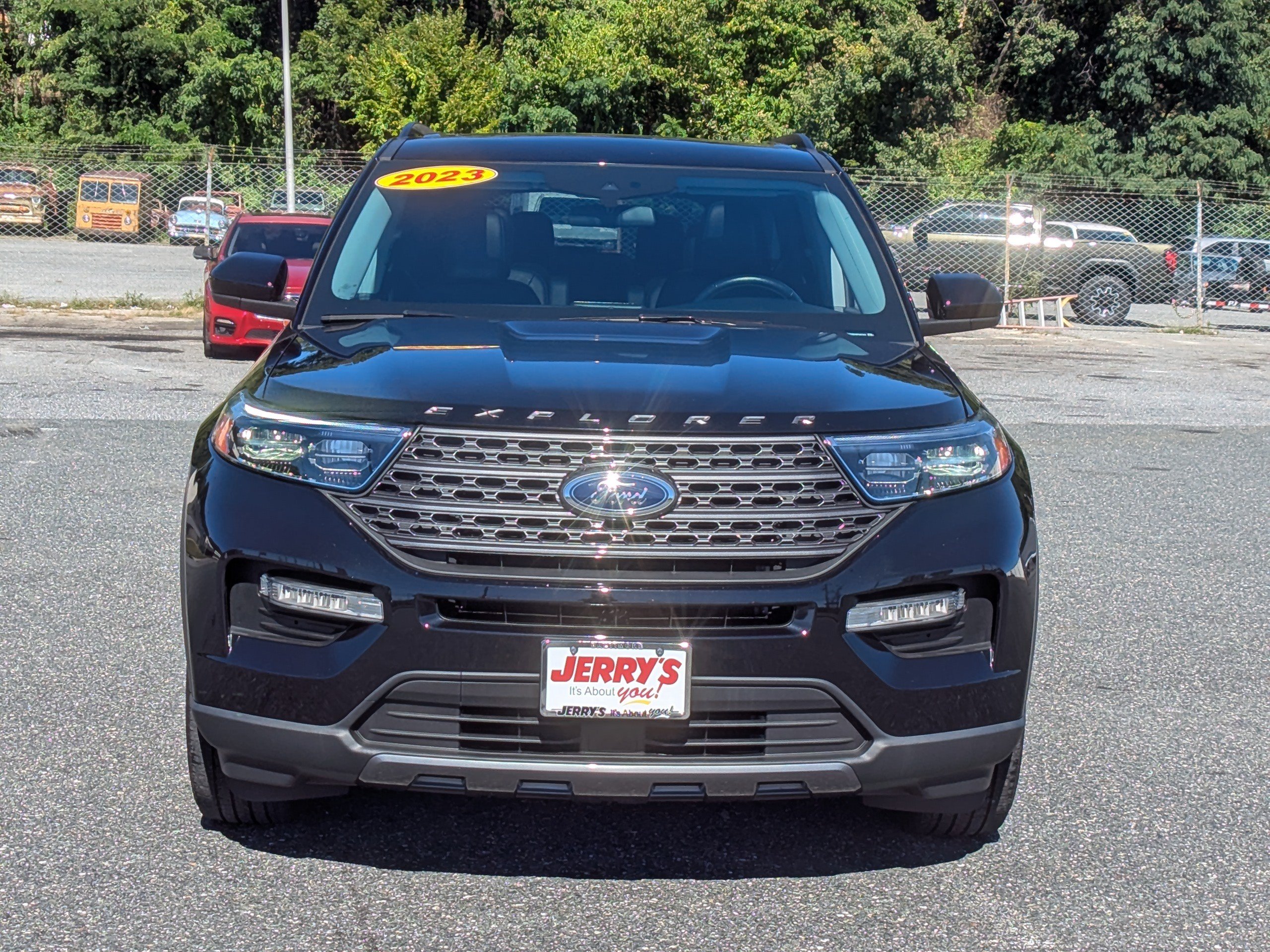Used 2023 Ford Explorer XLT w/ Equipment Group 202A AWD/4WD image 2